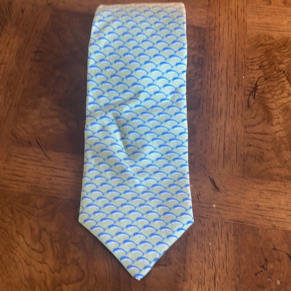 Brooks Brothers 100% silk tie with blue fish  NWOT - Picture 1 of 6